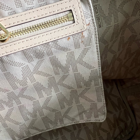 Michael Kors Logo Tote - Picture 15 of 15